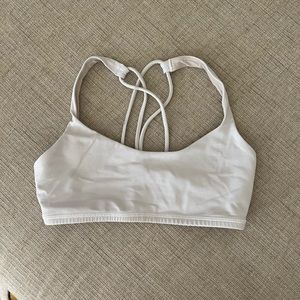 White lululemon sports bra